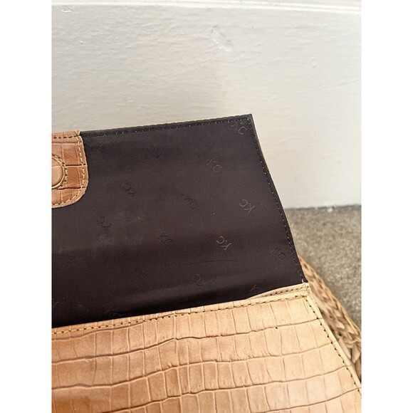 Kenneth Cole beige ombre crocodile embossed long hot dog clutch flap closure - Picture 7 of 10